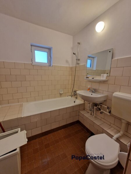 Piata Alba Iulia, Burebista 3 camere decomandate etajul 1 nemobilat, renovat